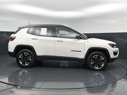 Used 2018 Jeep Compass Trailhawk w/ Leather Interior Group AWD/4WD image 4