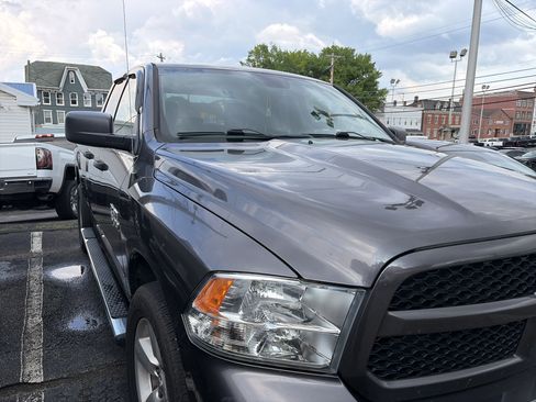 Used 2018 RAM 1500 Express AWD/4WD image 5