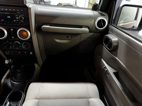 Used 2008 Jeep Wrangler Unlimited Sahara w/ Trailer Tow Group AWD/4WD image 12