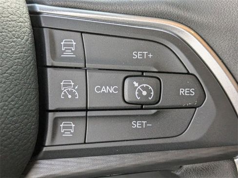 New 2025 Jeep Grand Cherokee Altitude image 15