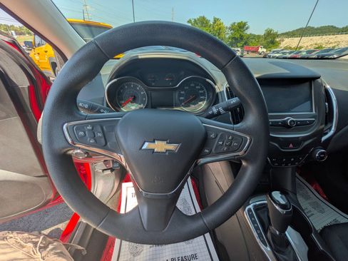 Used 2017 Chevrolet Cruze LT w/ Convenience Package FWD image 16