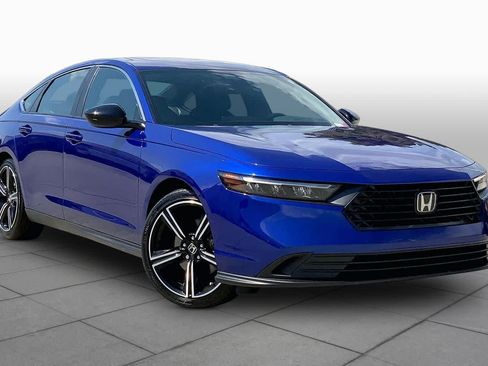 Used 2025 Honda Accord Sport image 3