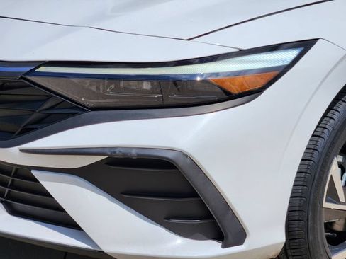 Certified 2025 Hyundai Elantra Sport FWD image 5