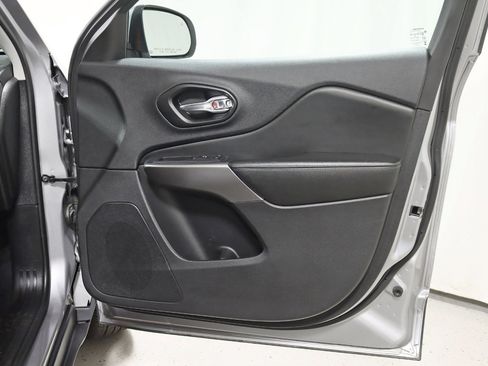 Used 2021 Jeep Cherokee Latitude Lux image 30