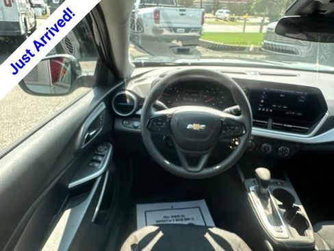 New 2026 Chevrolet Trax LS w/ LS Convenience Package FWD image 27