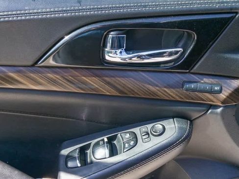 Used 2018 Nissan Maxima Platinum image 19