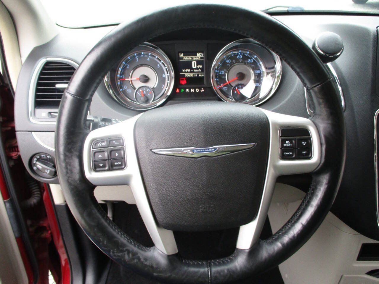Used 2015 Chrysler Town & Country Touring-L w/ Driver Convenience Group FWD image 14