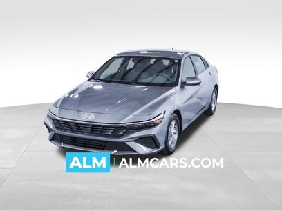 Used 2025 Hyundai Elantra SE