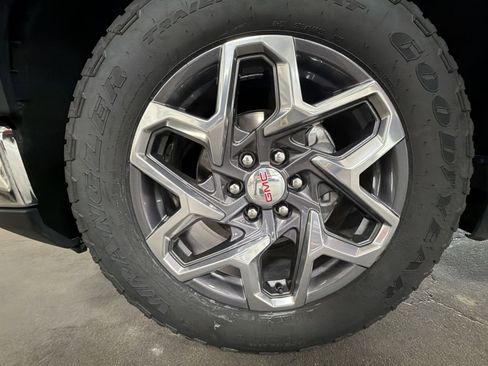 Used 2024 GMC Sierra 1500 SLT w/ SLT Premium Plus Package image 32