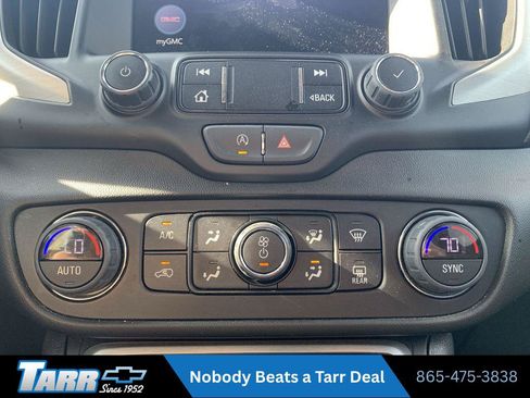 Used 2024 GMC Terrain SLT AWD/4WD image 16