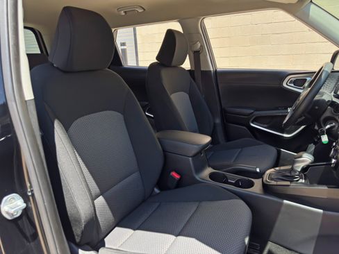 Used 2020 Kia Soul LX FWD image 29