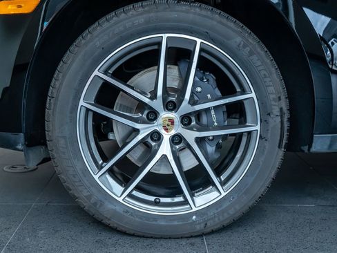 Certified 2026 Porsche Macan AWD/4WD image 11