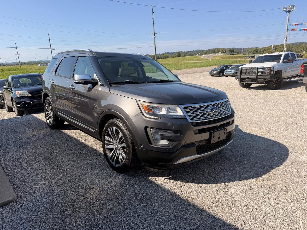 Used 2017 Ford Explorer Platinum AWD/4WD image 4