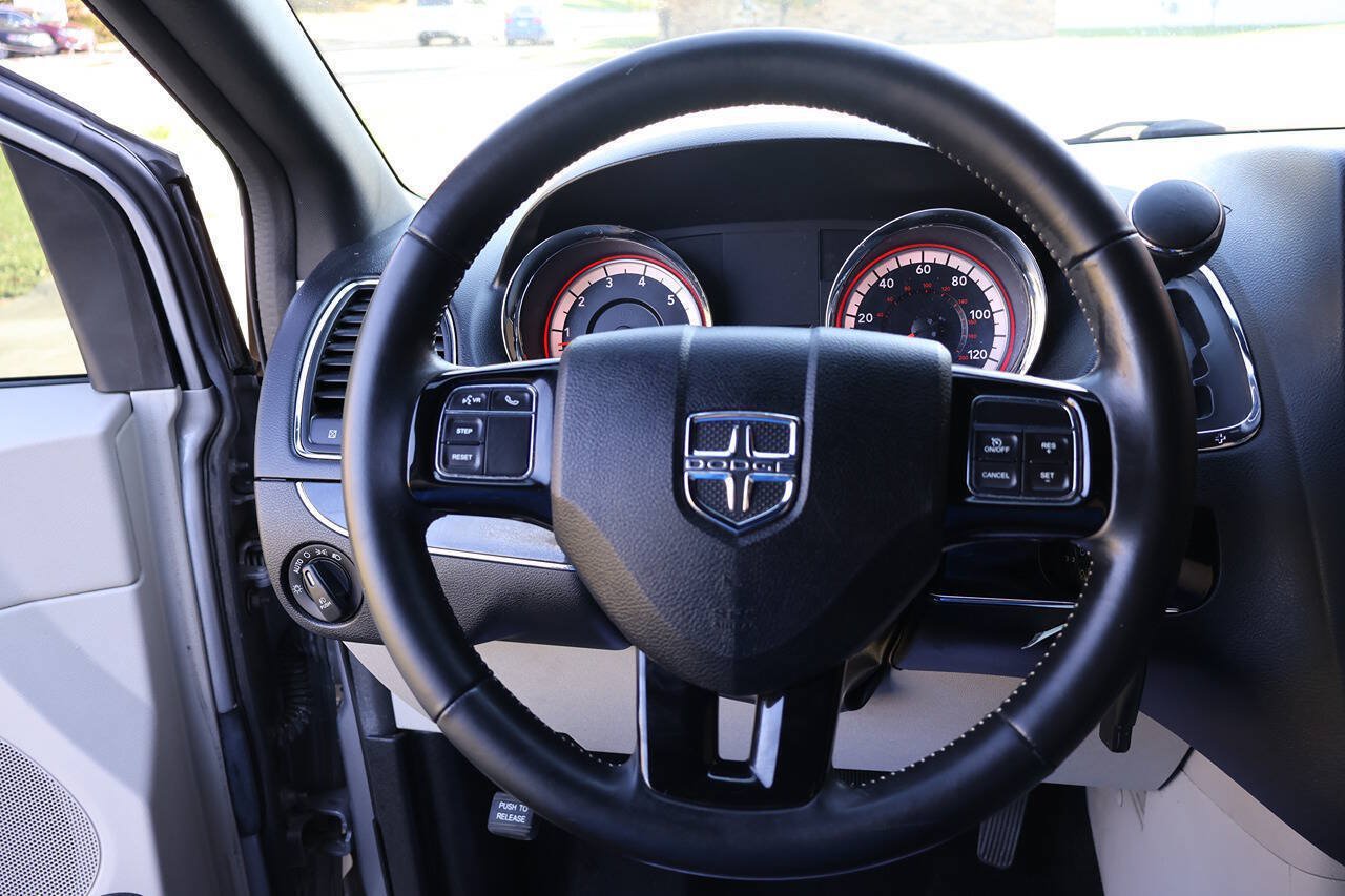 Used 2017 Dodge Grand Caravan SXT FWD image 27