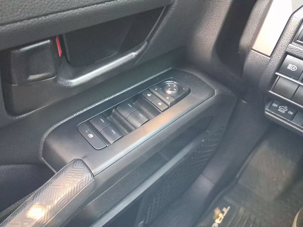 Used 2025 Toyota Tacoma SR5 AWD/4WD image 18