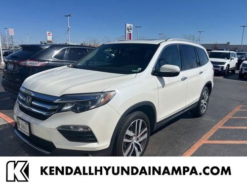 Used 2017 Honda Pilot Touring image 1