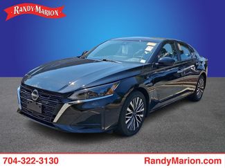 Used 2023 Nissan Altima 2.5 SV w/ SV Premium Package FWD video 1