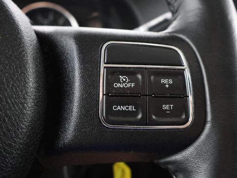 Used 2017 Jeep Wrangler Unlimited Sahara w/ Connectivity Group AWD/4WD image 11