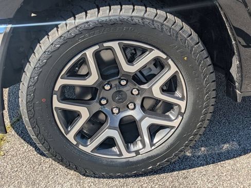 Used 2025 RAM 1500 Laramie AWD/4WD image 10