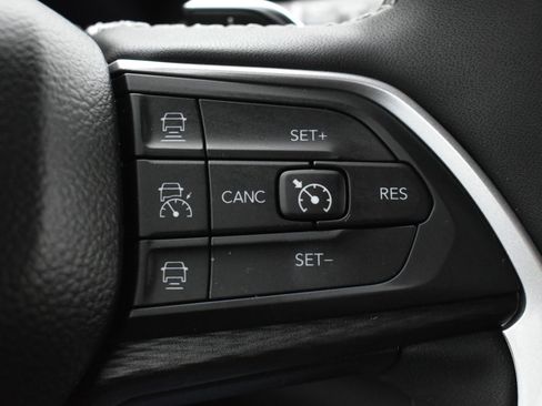 Used 2024 Jeep Grand Cherokee L Laredo image 23