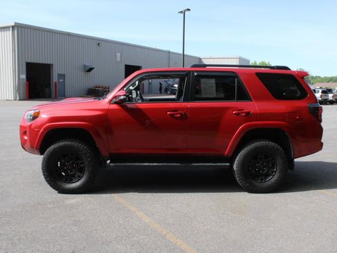 Used 2021 Toyota 4Runner SR5 Premium w/ Moonroof Package AWD/4WD image 5