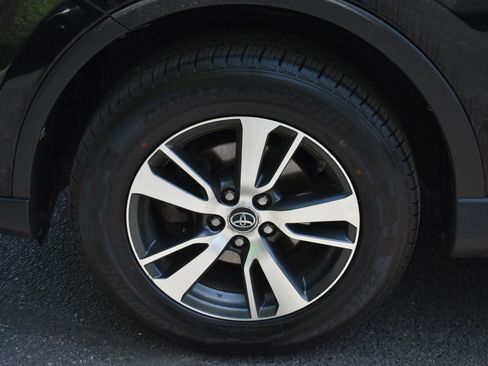 Used 2018 Toyota RAV4 XLE w/ Plus Extra Value Package AWD/4WD image 11