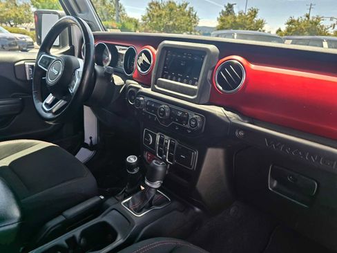 Used 2021 Jeep Wrangler Unlimited Rubicon w/ Cold Weather Group AWD/4WD image 11