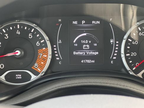 Used 2023 Jeep Renegade Latitude AWD/4WD image 35