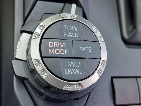 Certified 2025 Toyota Tacoma TRD Off-Road AWD/4WD image 24