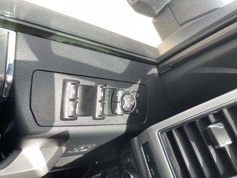 Used 2019 Ford F150 Lariat RWD image 22