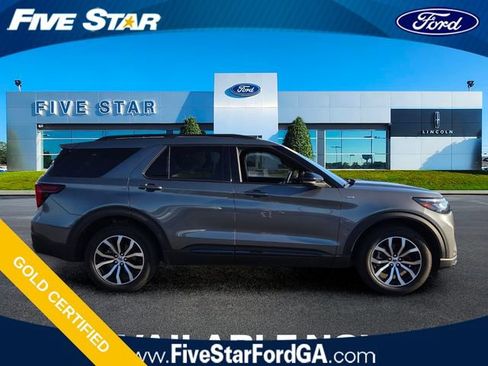 Certified 2025 Ford Explorer ST-Line AWD/4WD image 9