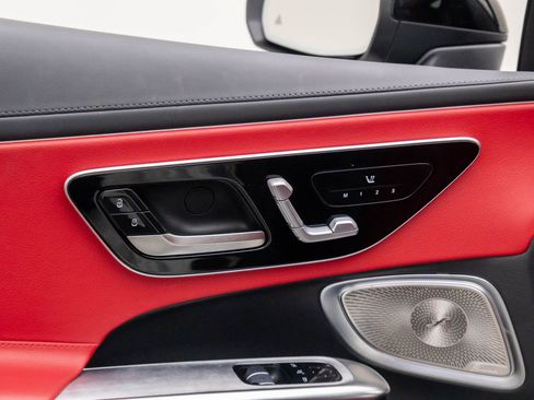 Used 2024 Mercedes-Benz CLE 300 4MATIC Coupe image 12