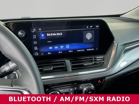 Used 2025 Chevrolet Trax ACTIV w/ Sunroof Package FWD image 9