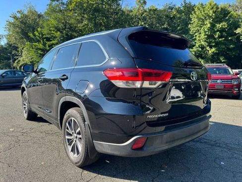 Used 2018 Toyota Highlander XLE AWD/4WD image 3