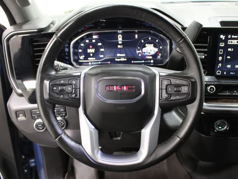 Used 2024 GMC Sierra 1500 SLT image 10