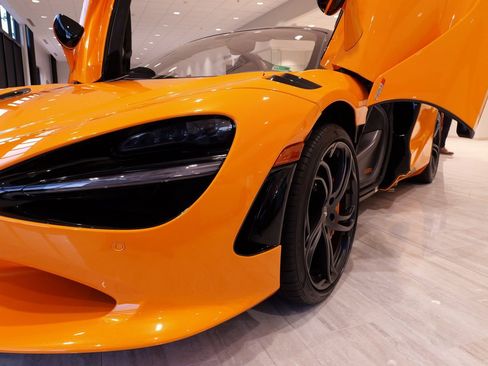 Used 2024 McLaren 750S Spider image 39