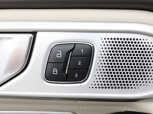 Used 2023 Ford Explorer Platinum w/ Premium Technology Package RWD image 20