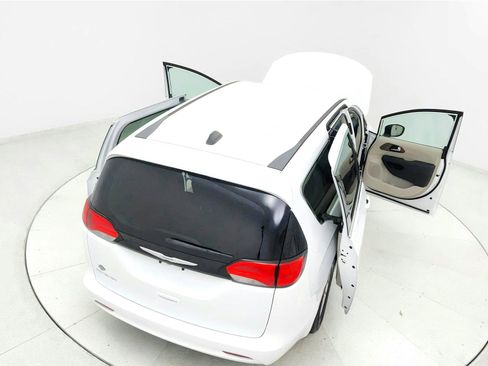 Used 2023 Chrysler Voyager LX FWD image 23
