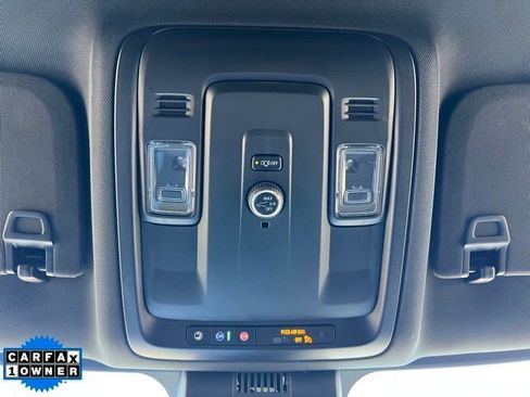 Used 2025 Chevrolet Suburban Z71 AWD/4WD image 31