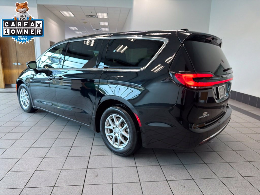 Used 2025 Chrysler Pacifica Select FWD image 14