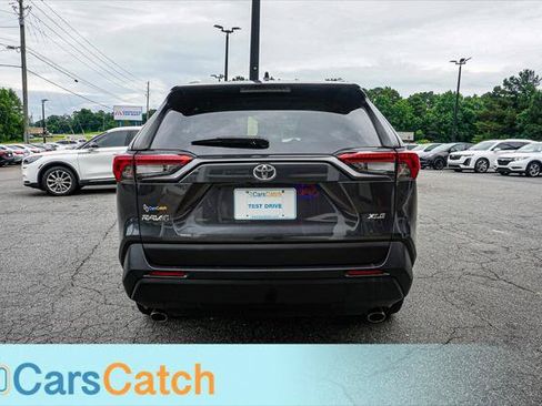 Used 2020 Toyota RAV4 XLE w/ Convenience Package FWD image 14