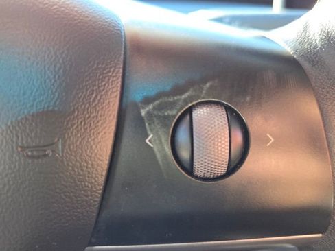 Used 2021 Tesla Model Y Long Range image 28