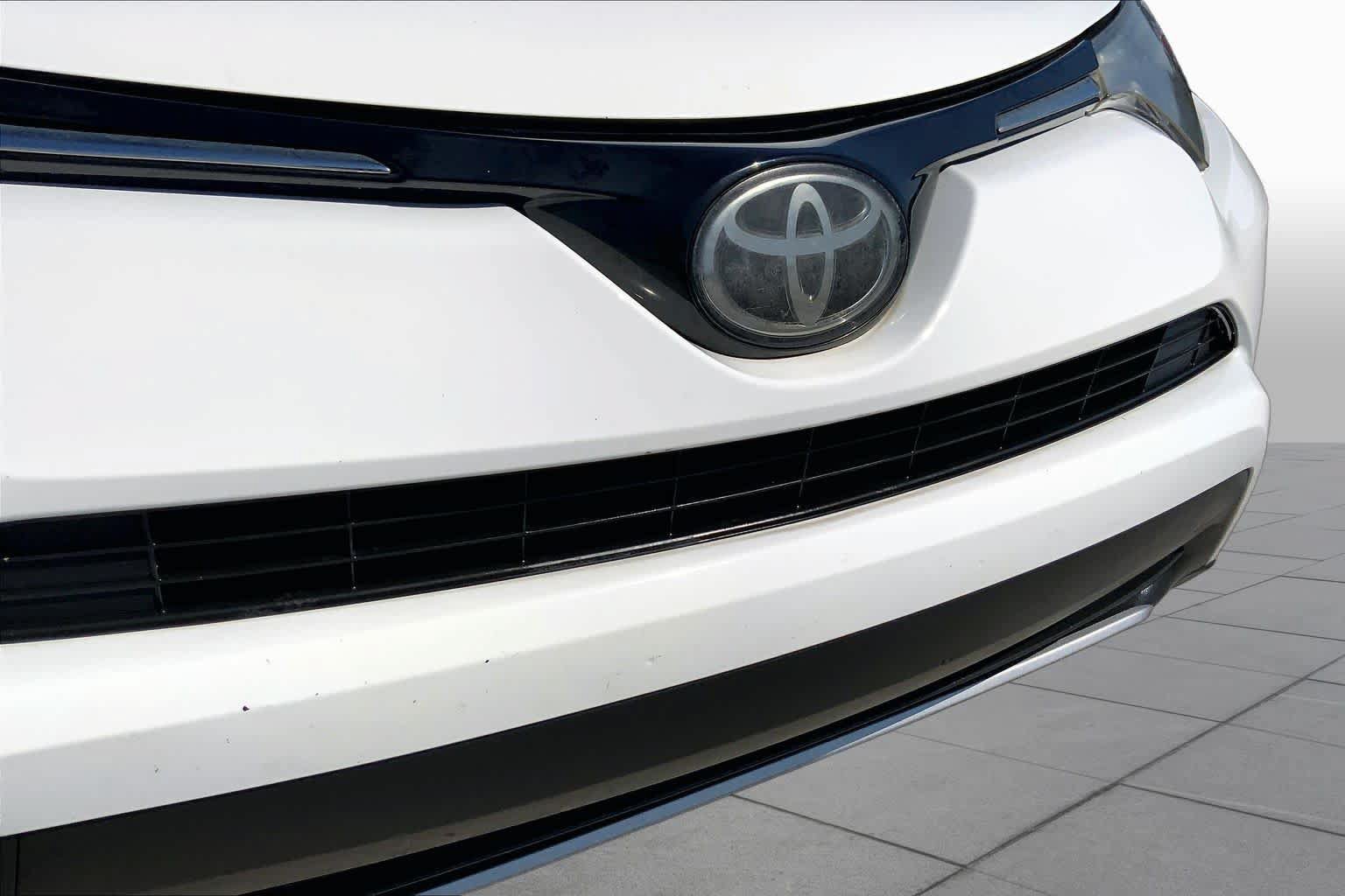 Used 2018 Toyota RAV4 XLE FWD image 29