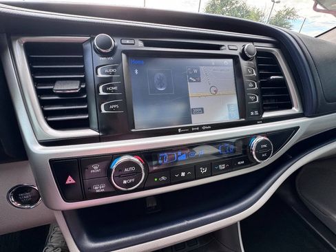 Used 2017 Toyota Highlander XLE FWD image 27