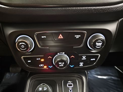 Used 2019 Jeep Compass Trailhawk AWD/4WD image 24