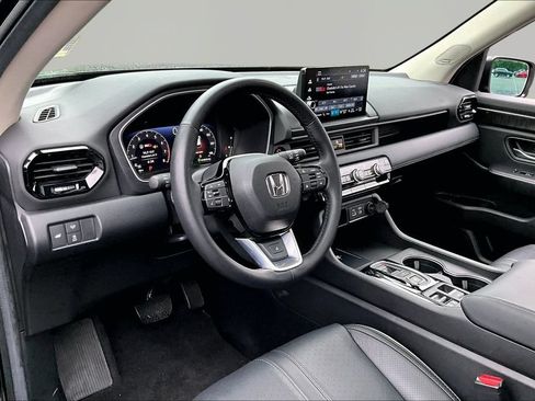 Used 2025 Honda Pilot Elite image 14