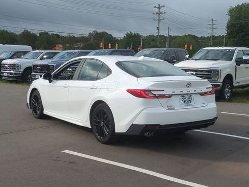 Used 2025 Toyota Camry SE FWD image 11