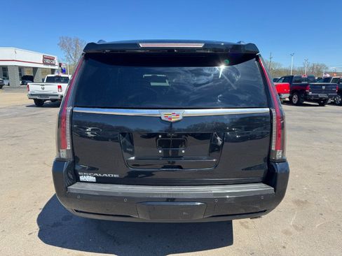 Used 2017 Cadillac Escalade Platinum image 4