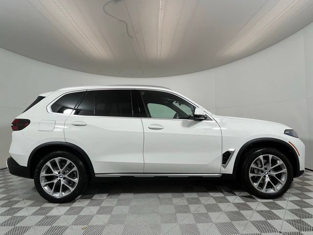 Used 2026 BMW X5 xDrive40i w/ Parking Assistance Package AWD/4WD image 8