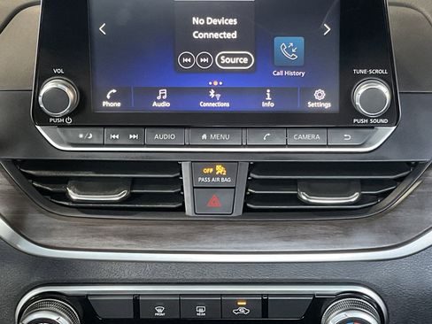 Used 2024 Nissan Altima 2.5 SV image 16